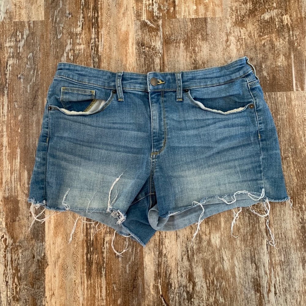 Universal threads shorts